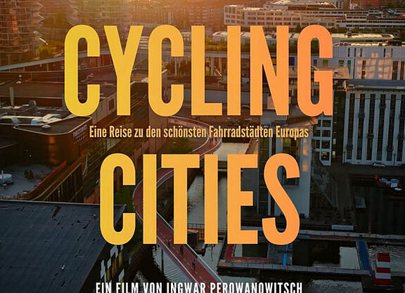 Teaserbild Film Cycling Cities. Titel in gelb im Vordergrund. Im Hintergrund ein Foto der Beücke "Fahrradschlange" aus Kopenhagen